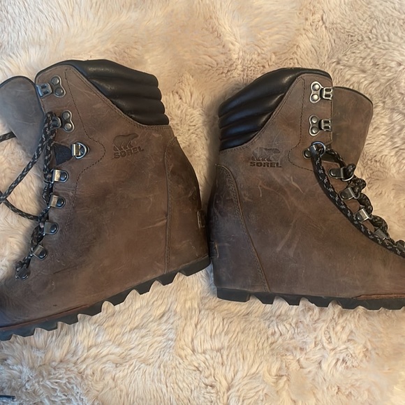 Gray Sorel Boots - Picture 6 of 7